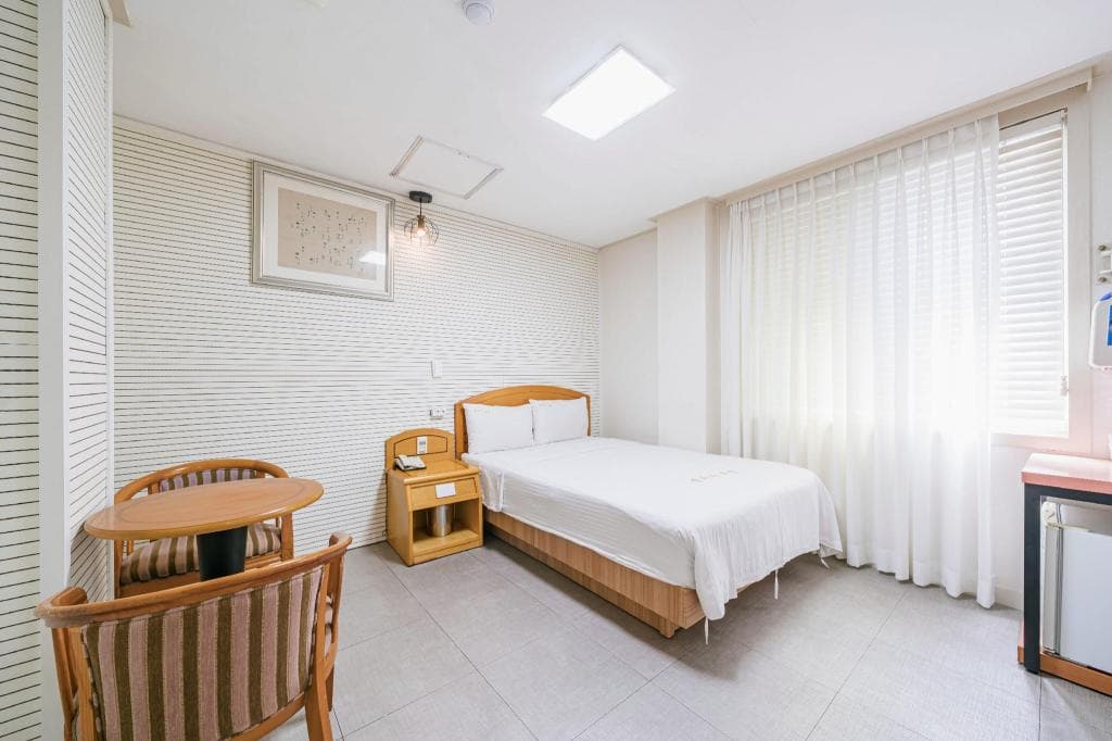 CHAMPION HOTEL